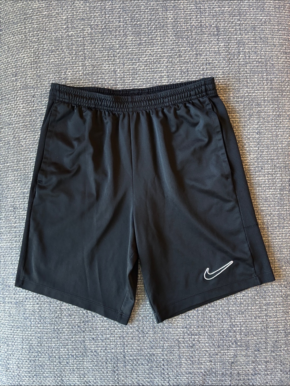 Nike Youth Black Athletic Dri-Fit Training Shorts w/ Pockets | Sz L